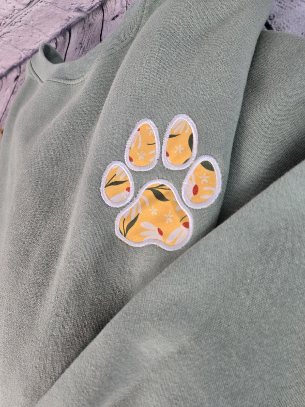Chic Personalized Dog Bandana and Sweatshirt Set for Stylish Dog Moms
